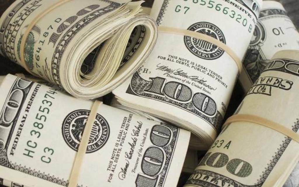 سعر الدولار مقابل الجنيه المصري يصعد في 11 بنكاً مع نهاية تعاملات الأحد