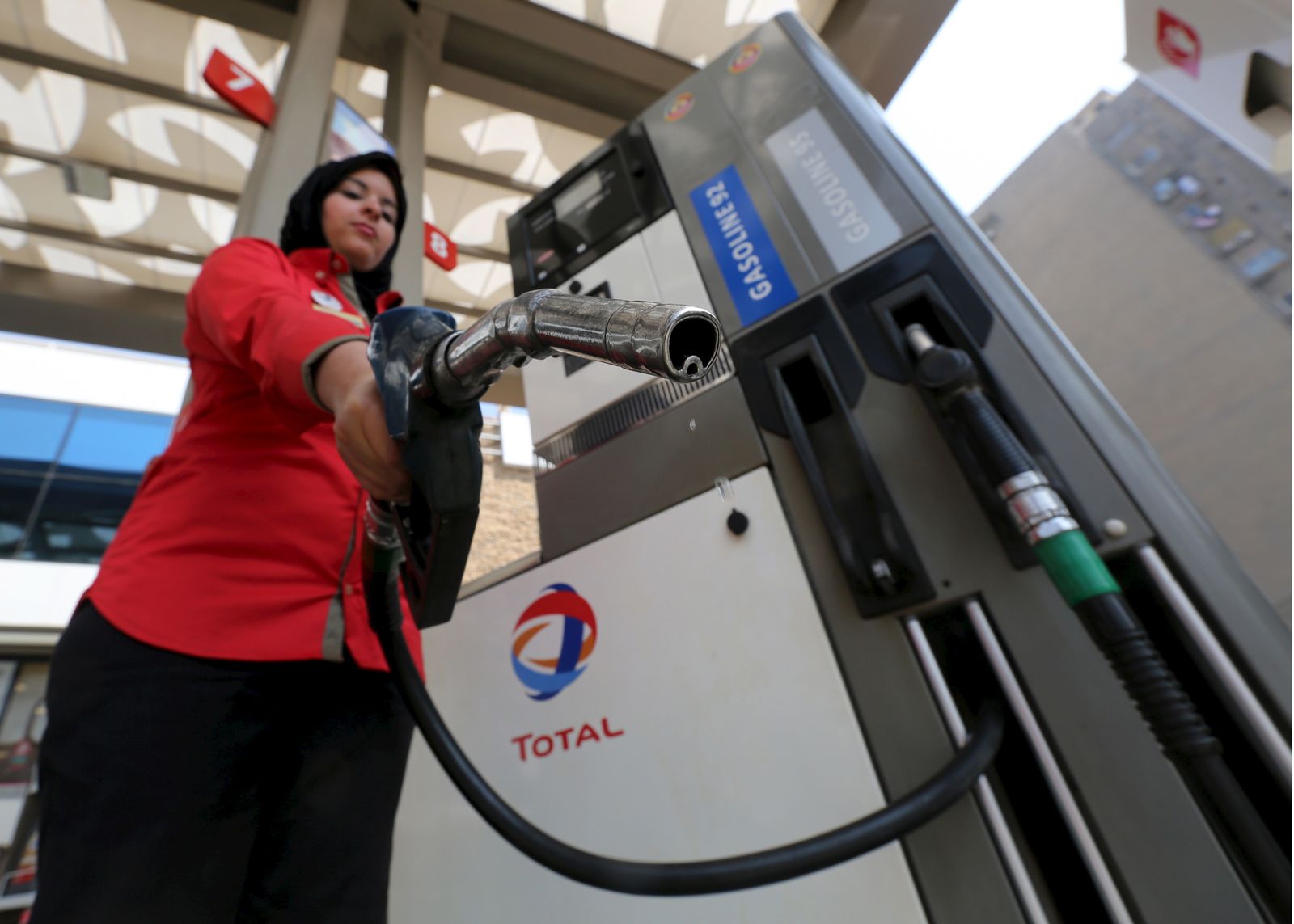 مصر أمام قفزة جديدة بالأسعار حتى 15% بعد زيادة الوقود