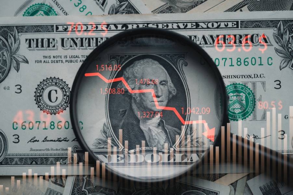 تهديد ترامب بإقالة جيروم باول يُنذر بعاصفة جديدة ضد الدولار