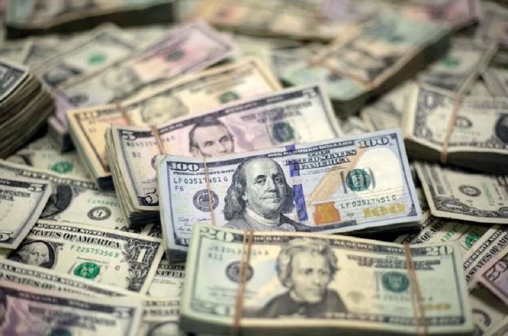 قفزة في سعر الدولار مقابل الجنيه خلال تعاملات أمس الأحد