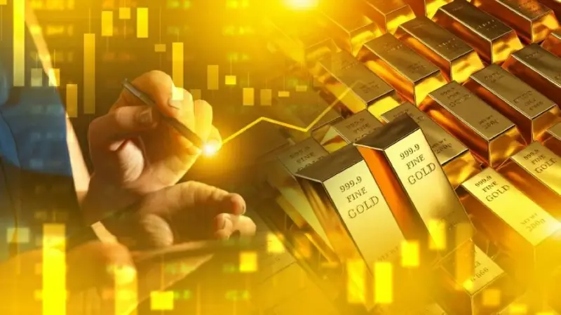 الذهب يتراجع مع إعلان ترامب عن تقدم في اتفاقات تجارية وتمديد إعفاءات جمركية