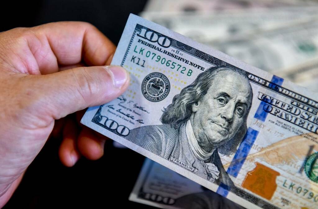 انخفاض جديد في سعر الدولار مقابل الجنيه ليسجل 49 جنيهاً للشراء اليوم الثلاثاء