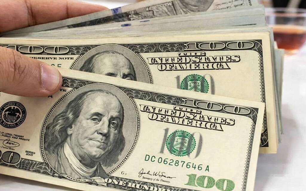 استقرار الدولار عند مستويات مرتفعة مدعوماً بالطلب على الملاذ الآمن