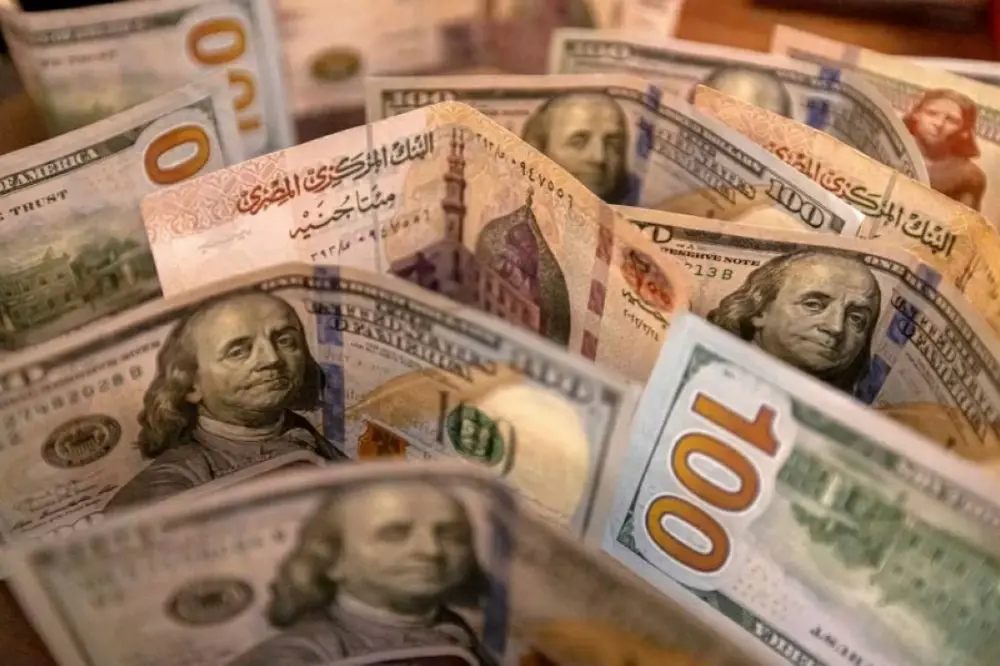 الجنيه المصري يهزم الدولار.. اتفاق إيران يعزز مكاسب العملة المصرية