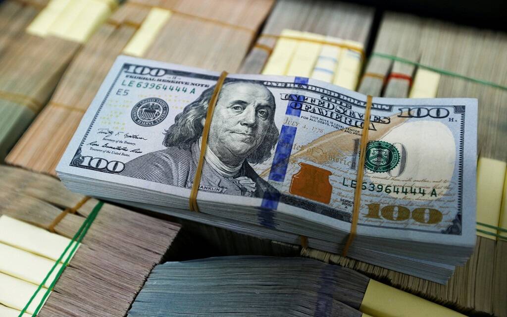 سعر الدولار مقابل الجنيه المصري يتراجع في البنوك في تعاملات يوم الاثنين