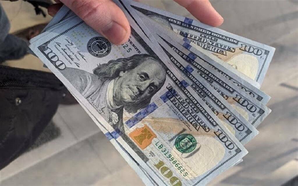 سعر الدولار مقابل الجنيه المصري يتراجع في البنوك اليوم الاثنين
