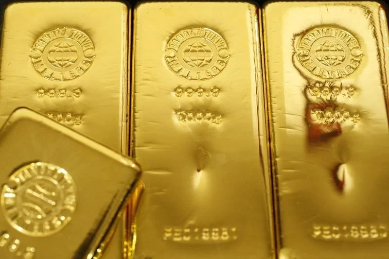 الذهب على أعتاب الانفجار السعري.. فما هي سيناريوهات البيع والشراء الآن؟