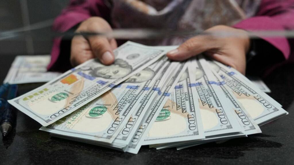 الدولار يقلص مكاسبه مع انحسار مخاوف اضطرابات إمدادات الطاقة